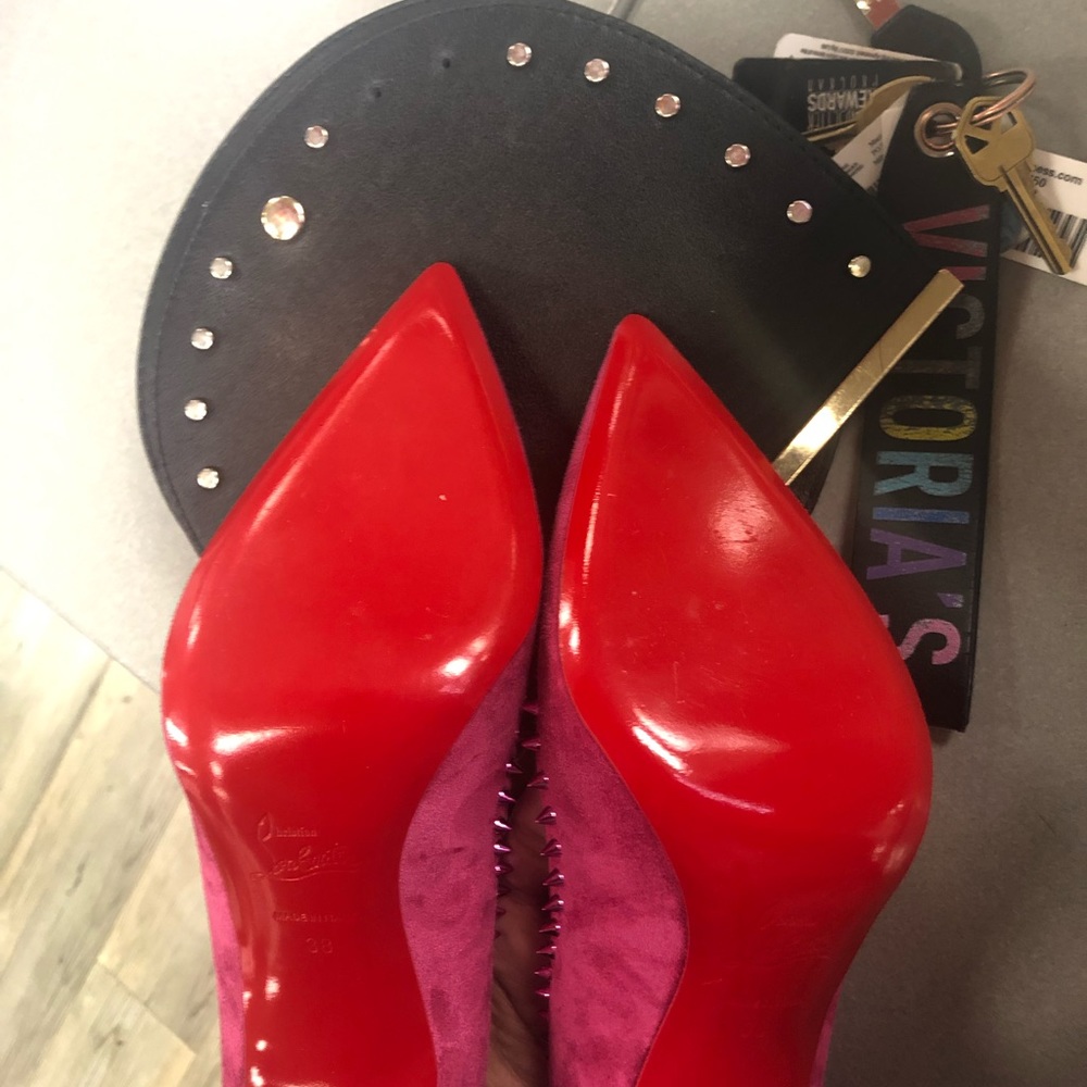 Shoes - Picture 2 of 4